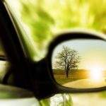 Mit kell látni a visszapillantó tükörben?