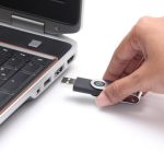 Hogyan kell pendrive-ra másolni?