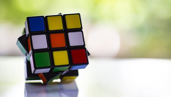 Hogyan kell a rubik kockát kirakni?