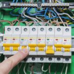 Hogyan kell bekötni a váltókapcsolót?