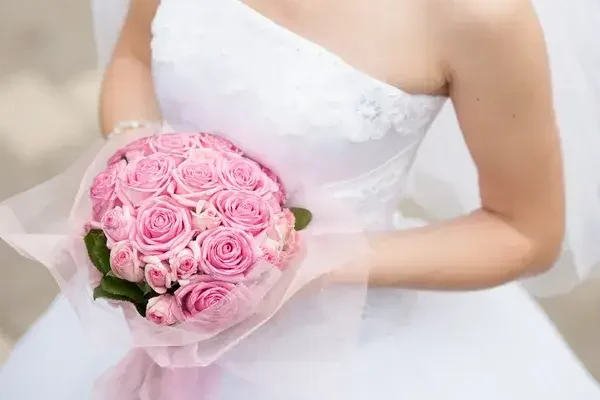 Hogyan kell a menyasszonyi csokrot eldobni?