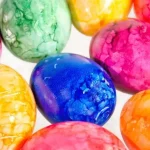 Hogyan kell a márványos tojásfestést csinálni?