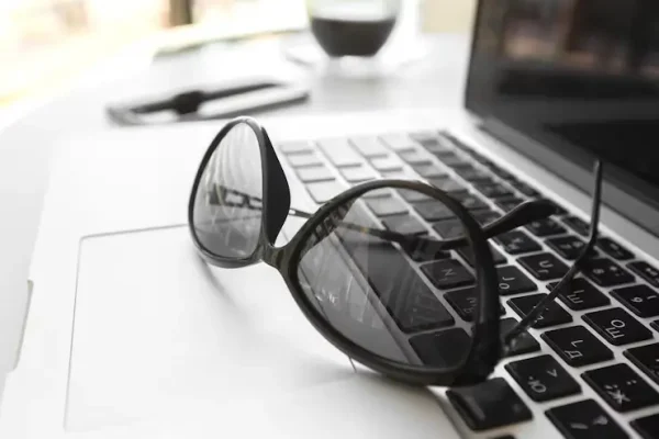 Hogyan válasszunk megfelelő szemüveget a számítógéphez?