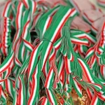 Milyen oldalra kell tűzni a kokárdát március 15-én?